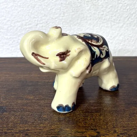 Elefantino, bomboniera in ceramica di Caltagirone