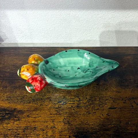Pala di Fico d’India, bomboniera in ceramica di Caltagirone