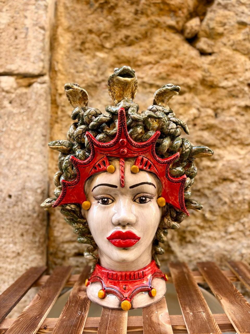 Testa di Medusa in ceramica di Caltagirone