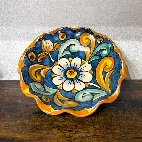 Scalloped bowl, ceramic bomboniera from Caltagirone